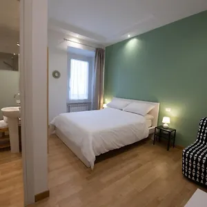  Bed & Breakfast Domus Castroni Germanico